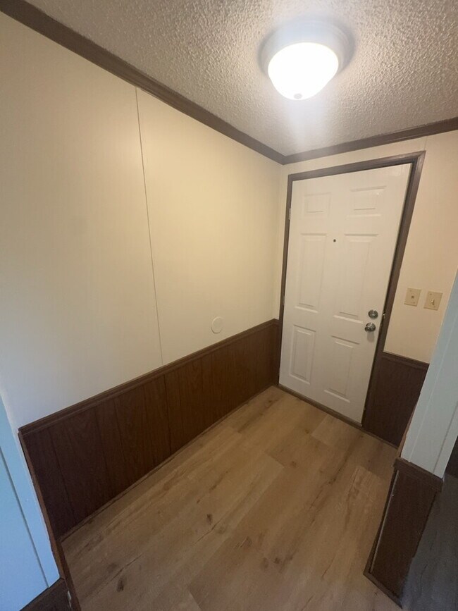 Foto del edificio - 1557 Catherine Lake Rd