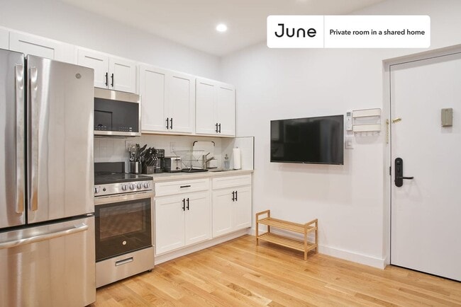 Building Photo - Room in Shared 4.0 bed/2 bath home