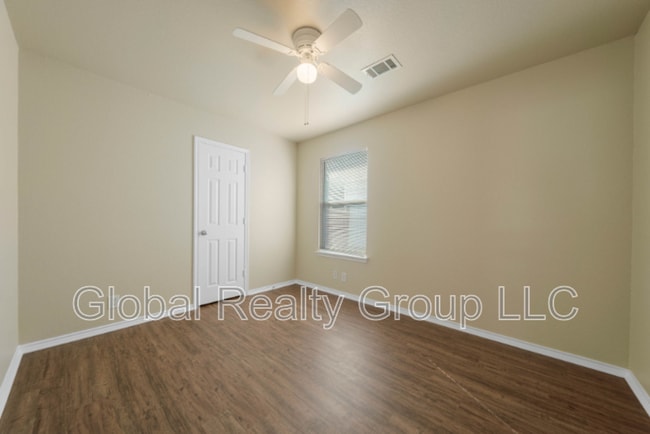 Building Photo - 117 Bronco Bend