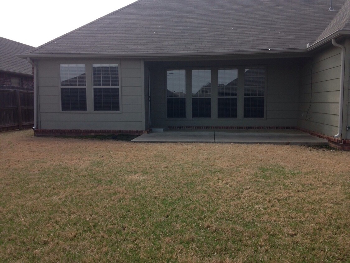 Foto principal - Very Nice 3 Bedroom 2 Bath in Jenks