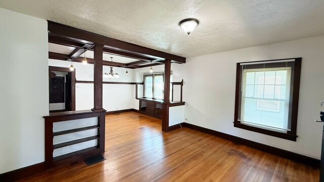 Foto del edificio - EAST SIDE UPDATED 3 BEDROOM CRAFTSMAN STYLE HOME AVAILABLE NOW!
