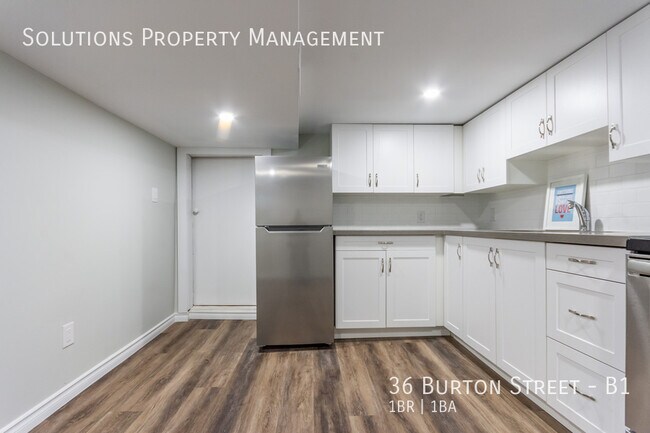 Photo du bâtiment - **Spacious Basement Unit w/ Lots of Storage!**