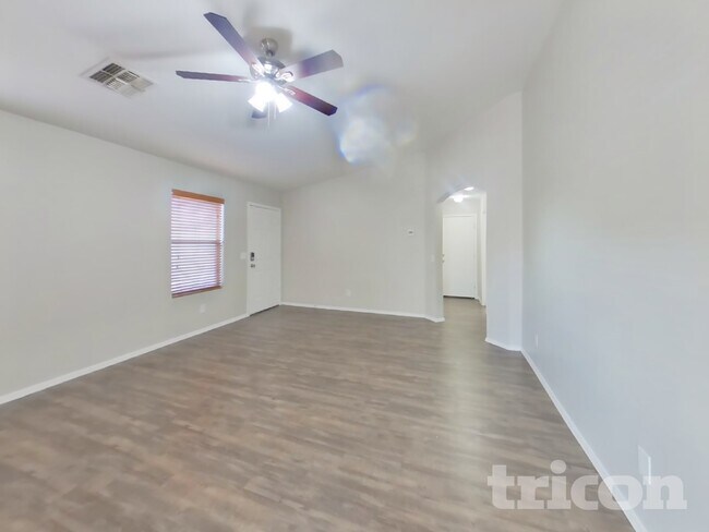 Foto del edificio - 6740 E Summerset Rd