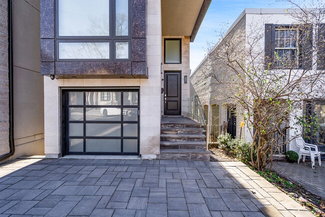 Building Photo - 209B Glengarry Ave