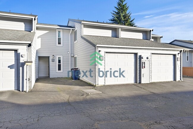 Charming 2-Bedroom Unit in Convenient Burien Location - Charming 2-Bedroom Unit in Convenient Burien Location Townhome