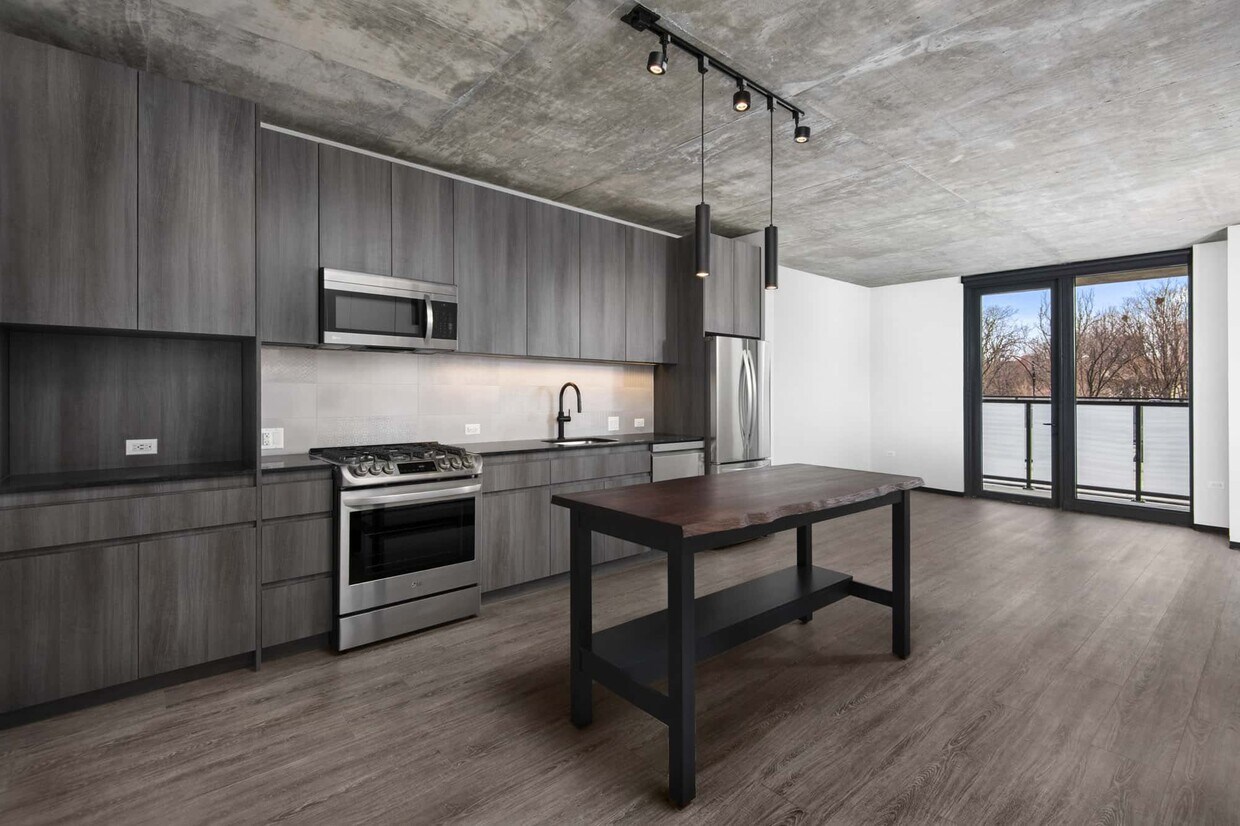 Photo - 1394 W Randolph St (Chicago, IL)