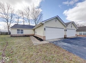 Building Photo - 7621 Orchard Village Dr