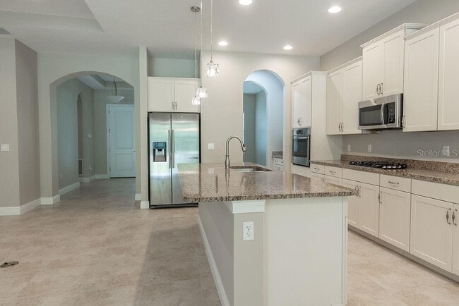 Building Photo - 906 Victoria Hills Dr S