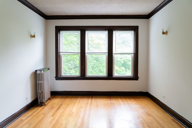 Foto del edificio - Ravenswood - 1 Bed / 1 Bath - Heat Included