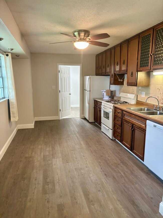 Building Photo - Check Out This 4-Bed/1-Bath House in Bluff...
