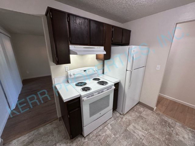 Foto del edificio - 6498 Lowry Dr