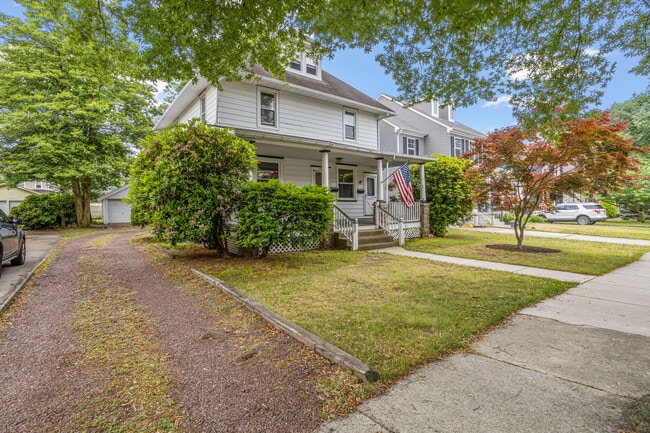 Building Photo - 624 Thomas Ave