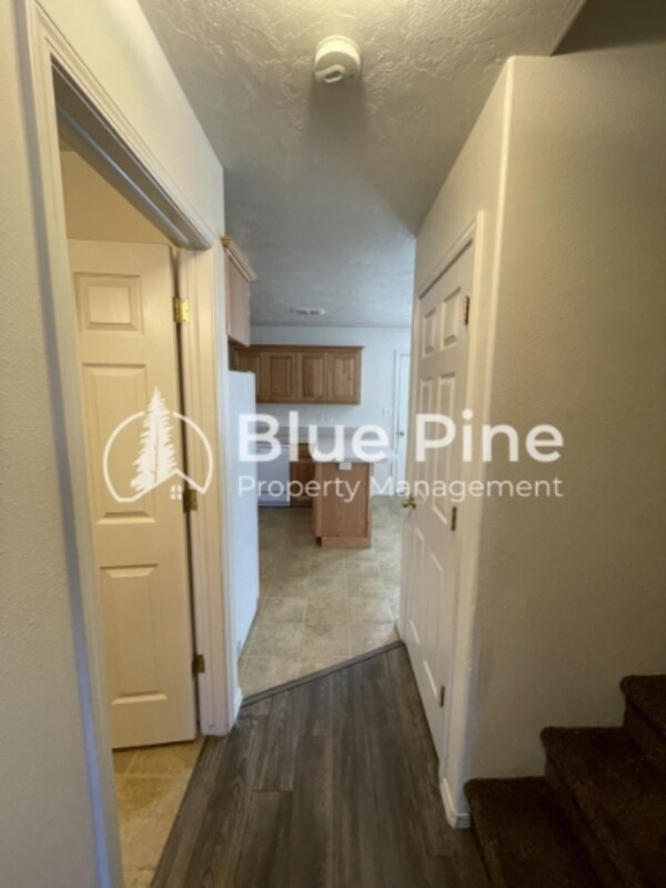 Foto del edificio - 345 S Byron Ave