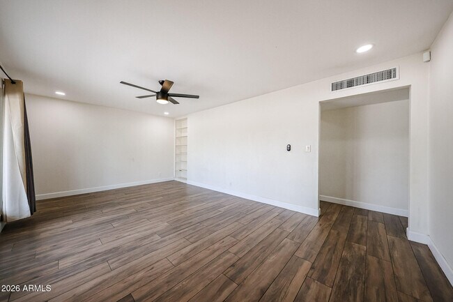 Foto del edificio - 3813 W Meadowbrook Ave