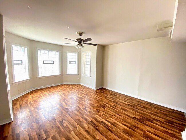 Building Photo - 1123 N Christiana Ave