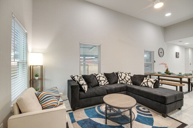 Foto del edificio - 3523 Bain St