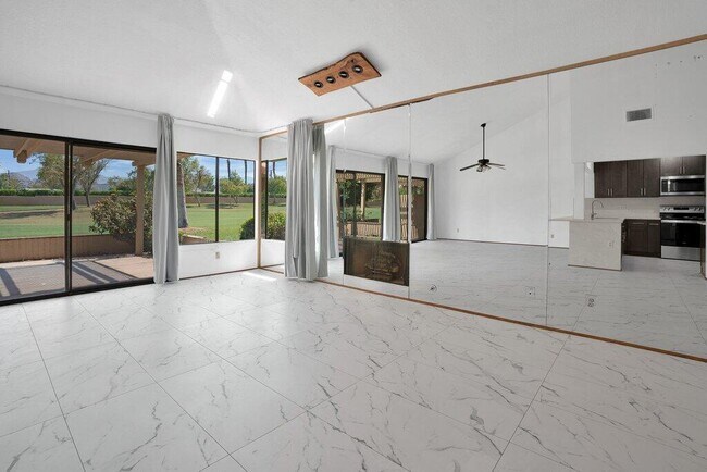 Foto del edificio - 77623 Woodhaven Dr S