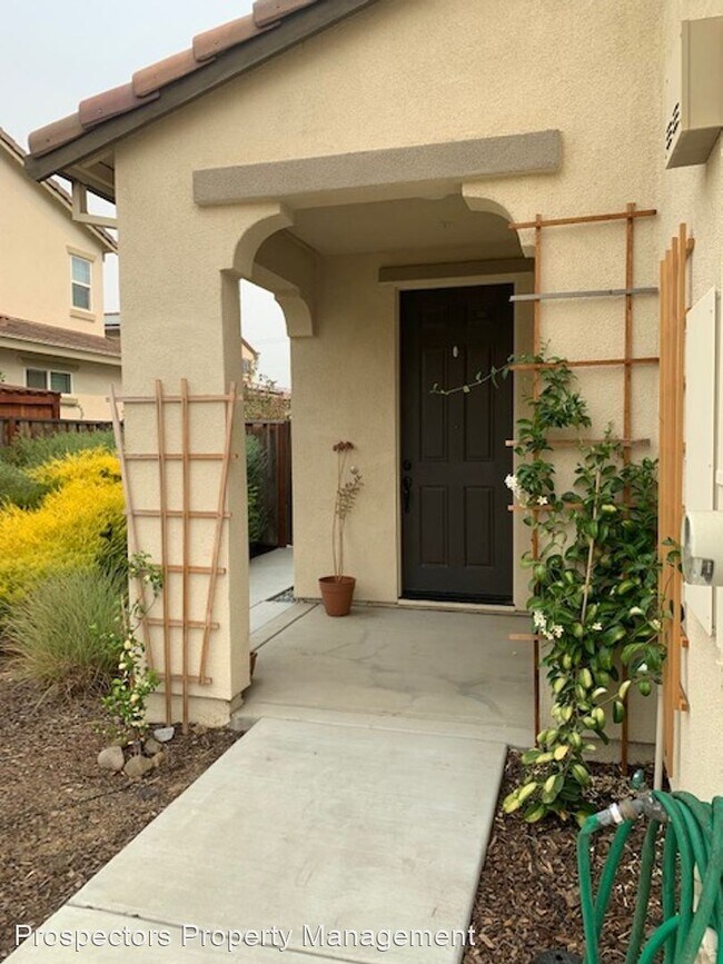 Foto del edificio - 3 br, 2.5 bath House - 18800 Nutmeg Dr