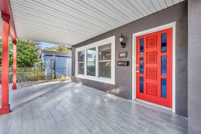 Foto del edificio - 1811 Park Lake St