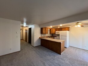 Building Photo - 123 Green Ln
