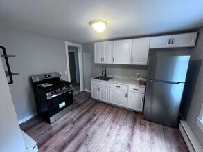 Building Photo - 164 Parsells Ave