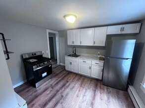 Building Photo - 164 Parsells Ave