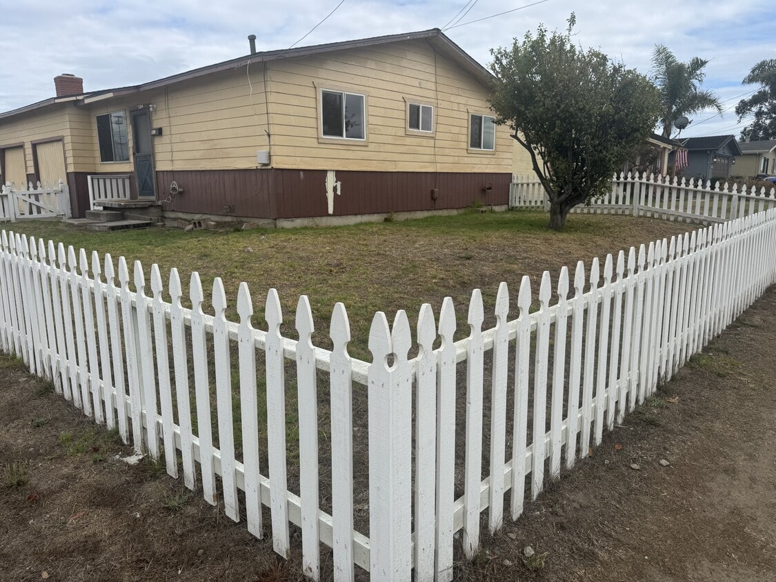 Foto principal - 11300 Pajaro St