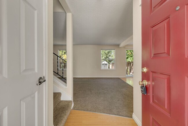 Building Photo - Beautiful Puyallup Duplex with Large Yard ...