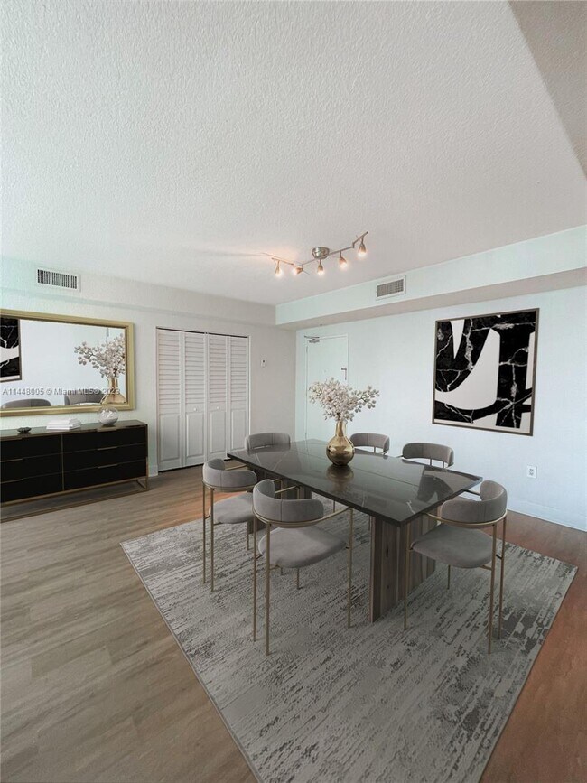 Building Photo - 7501 E Treasure Dr