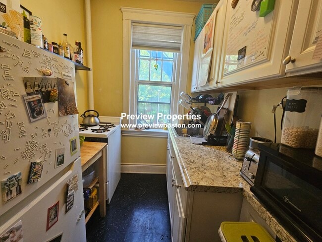 Building Photo - 319 Allston St