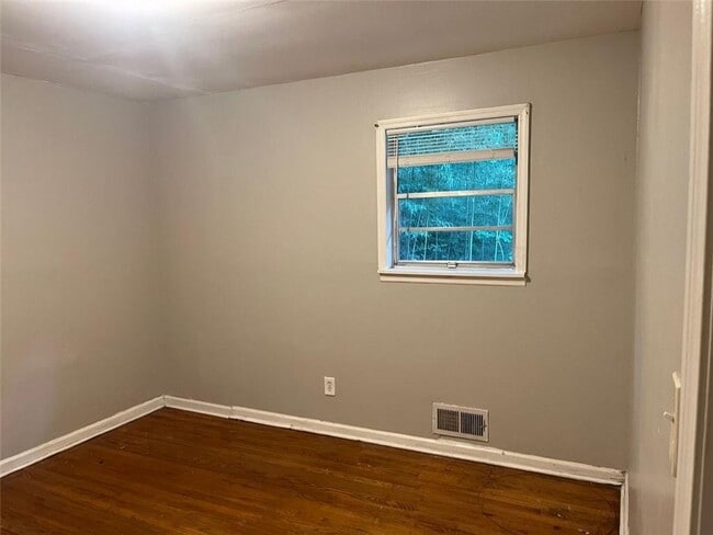 Building Photo - 841 Larkin Ln