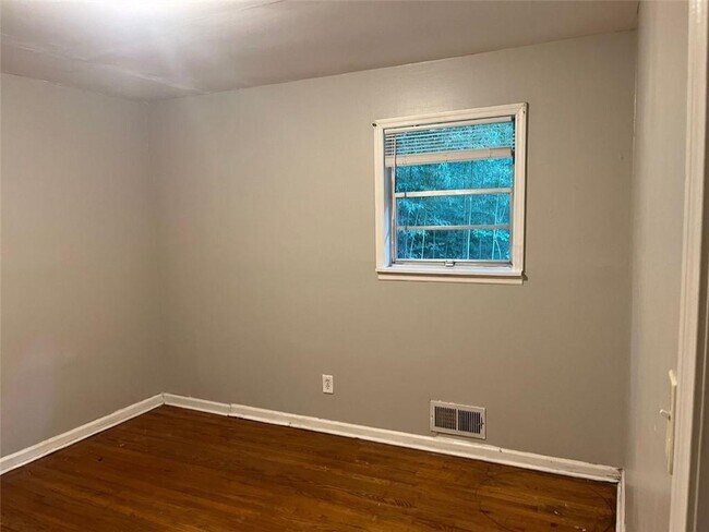 Foto del edificio - 841 Larkin Ln