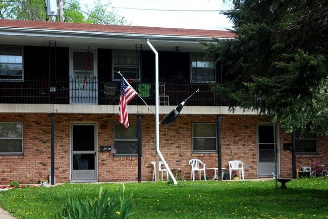 Building Photo - Main Street Apartments