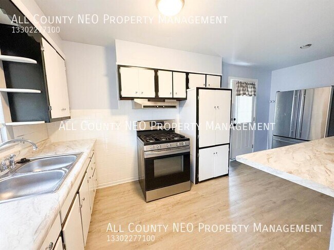 Foto del edificio - 106 Selden Ave