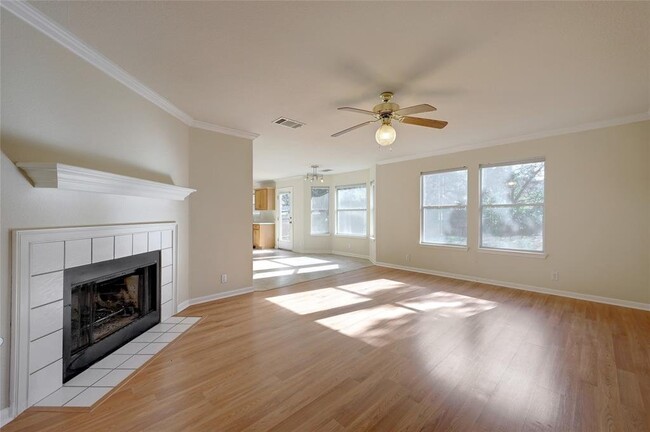 Building Photo - 1704 Primrose Ln