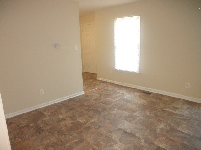Building Photo - 3 Bedroom 2.5 bath in Nottingham MD