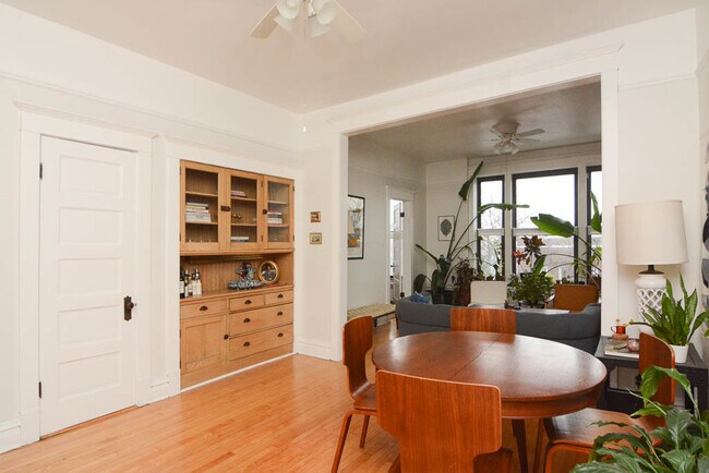 Building Photo - 3616 W Wrightwood Ave