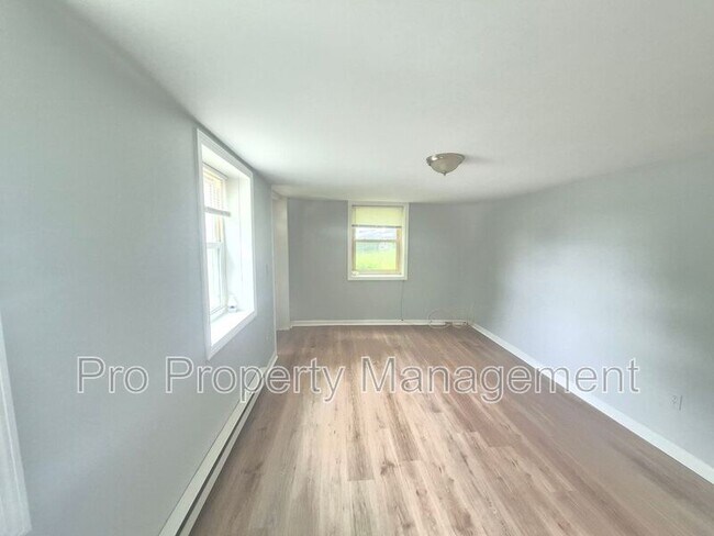 Foto del edificio - 14 Edgewood Rd
