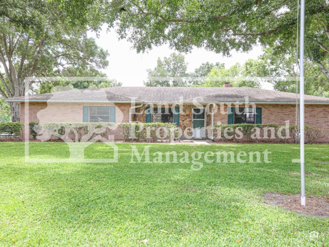 Building Photo - 2190 Belaire Dr
