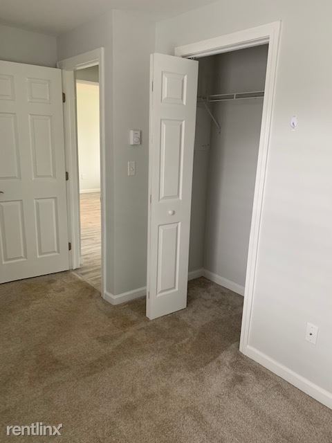 Foto del edificio - 2 br, 1 bath  - 131 Cosey Beach Ave Apt B3