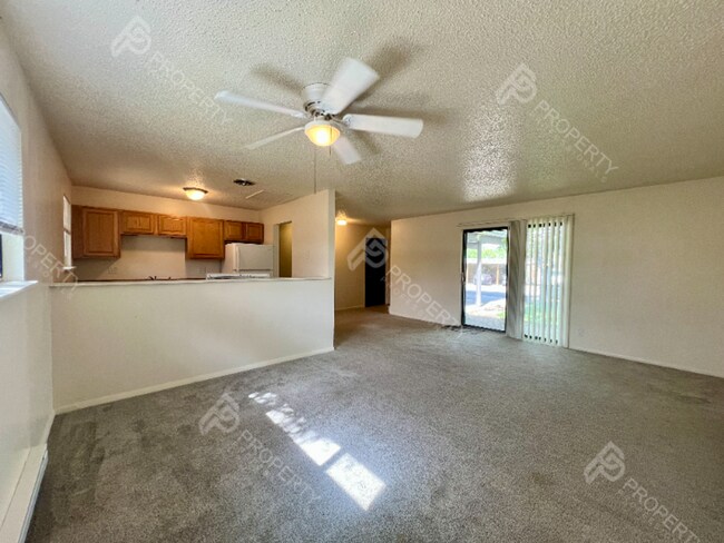 Foto del edificio - 867 Birch Ave