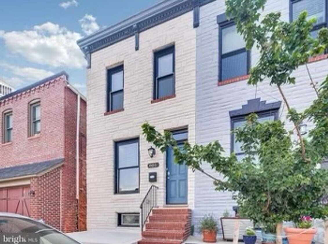 Primary Photo - 601 S. East Avenue/3 Bedroom, 2 Bath Townh...