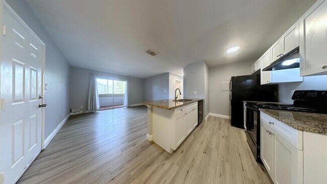 Building Photo - 1400 Gandy Blvd N