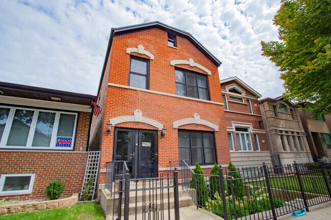 Building Photo - 3607 S Emerald Ave