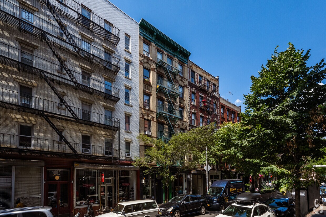 South Corner - 105 Thompson St