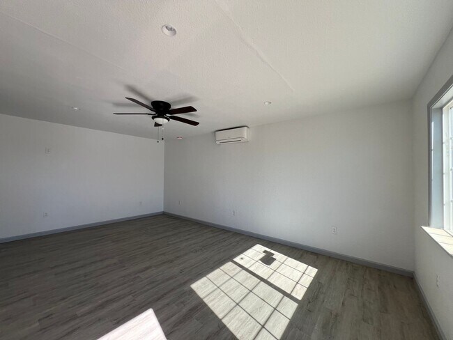 Building Photo - P042