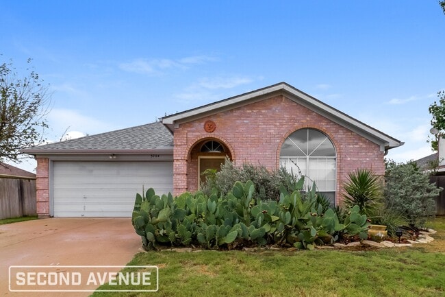 Building Photo - 3704 Garden Springs Dr