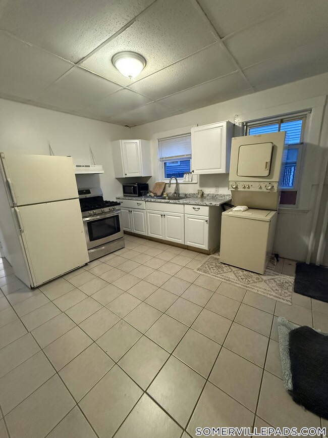 Building Photo - 63 Pinckney St