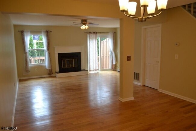 Building Photo - 304 Salem Ct