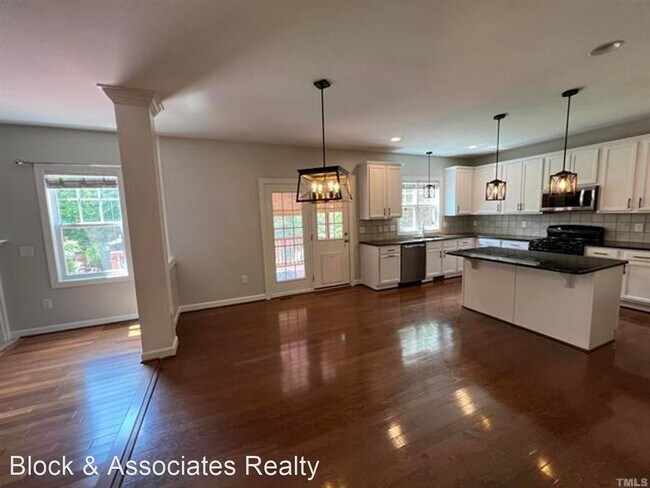 Foto del edificio - 5 br, 3.5 bath House - 332 Covenant Rock Lane